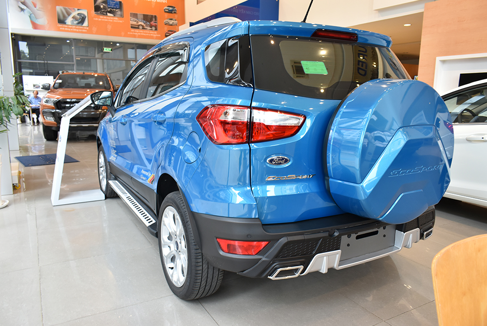 Đuôi xe lướt gió tích hợp dãy đèn LED Đuôi xe lướt gió tích hợp dãy đèn LED